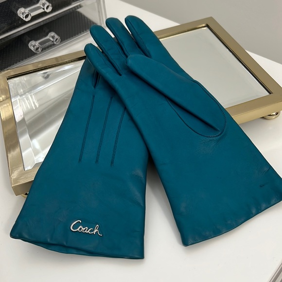 Coach Accessories - Coach leather and cashmere lunging gloves